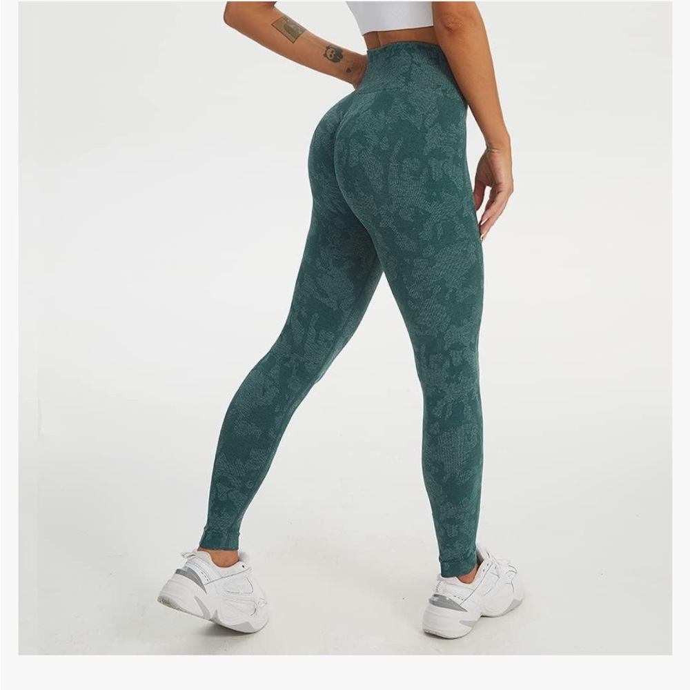 Green printed leggings